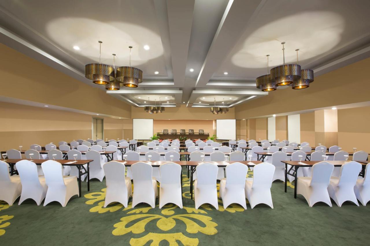 Khas Pekanbaru Hotel Экстерьер фото