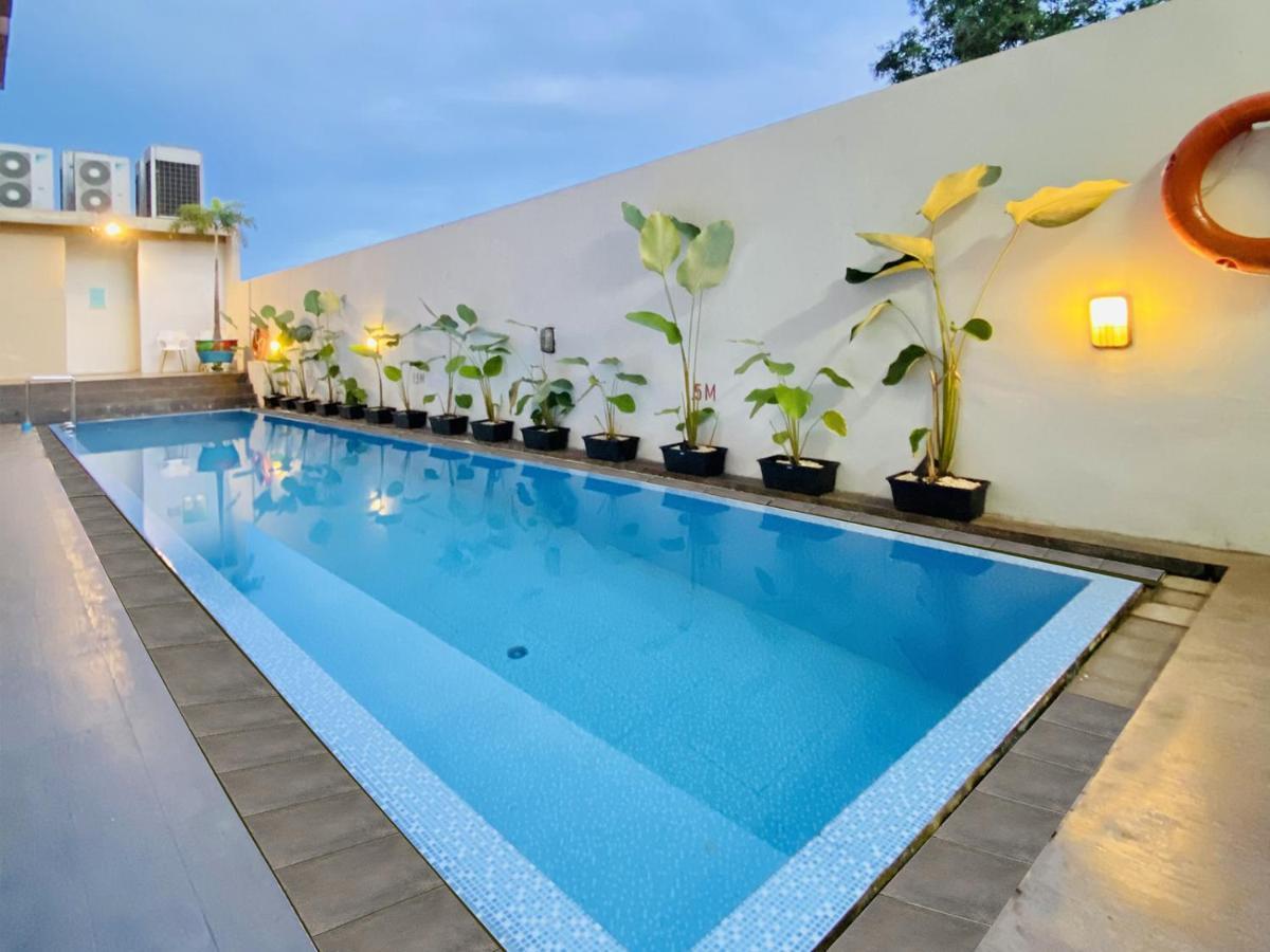 Khas Pekanbaru Hotel Экстерьер фото