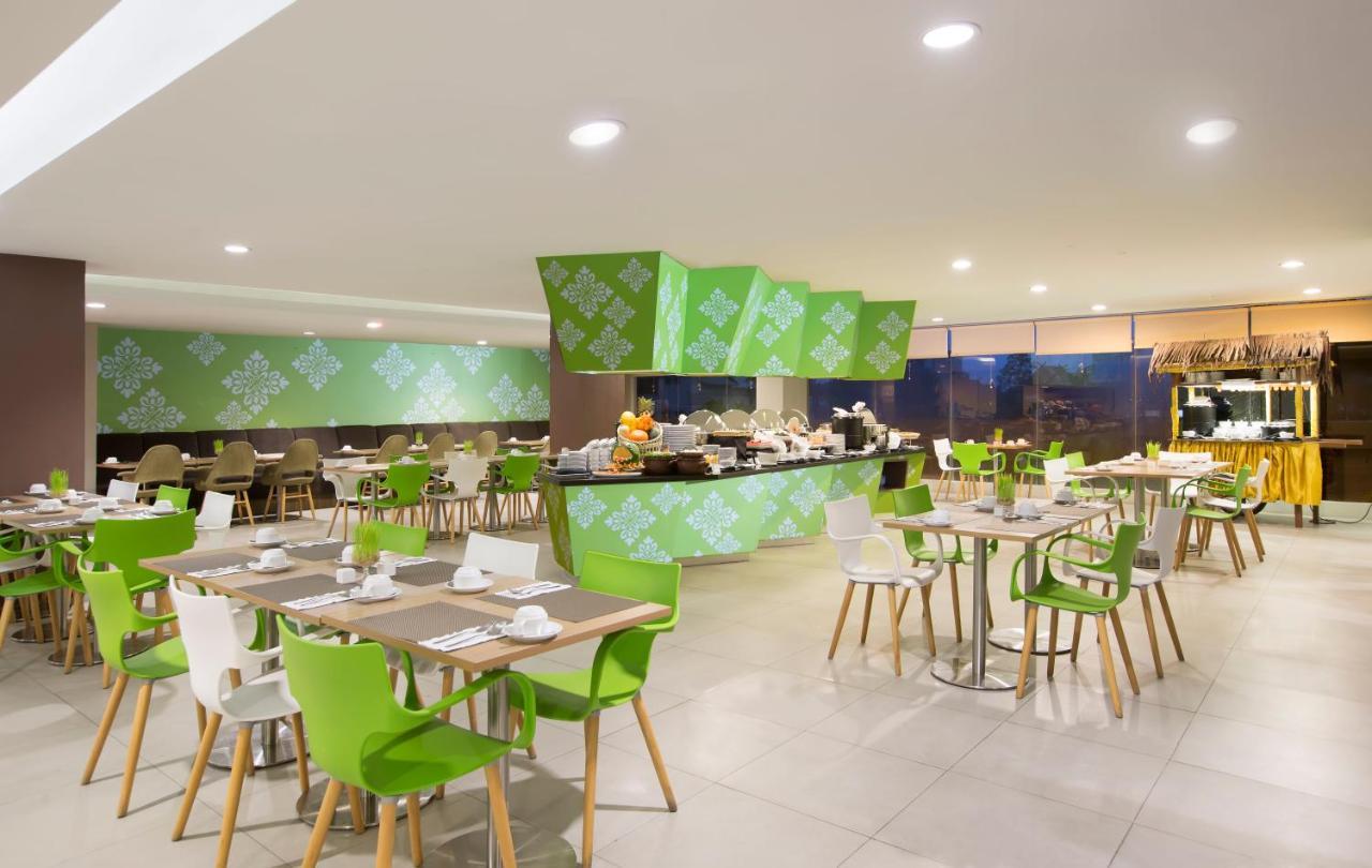 Khas Pekanbaru Hotel Экстерьер фото