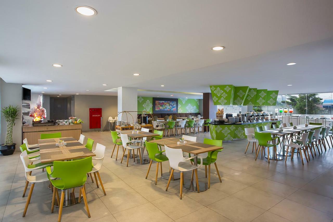 Khas Pekanbaru Hotel Экстерьер фото